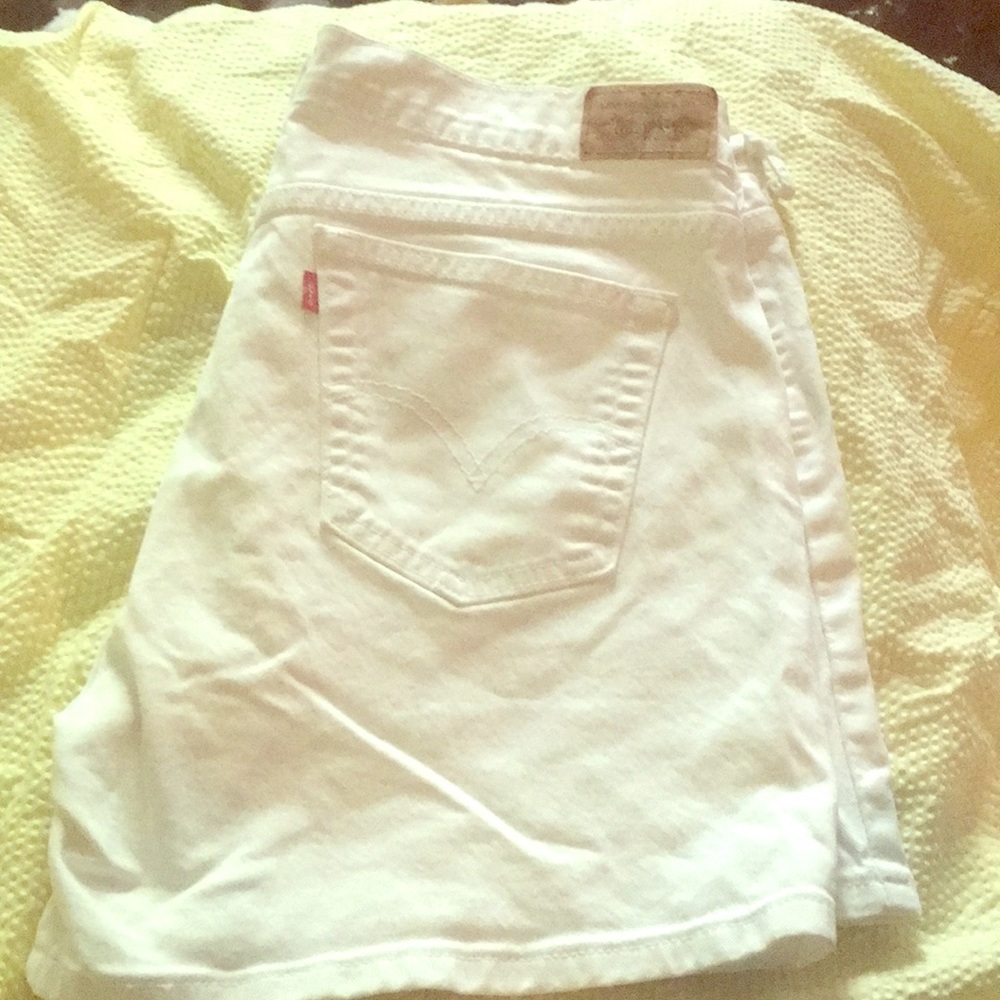 Levi’s white jean shorts(like new)